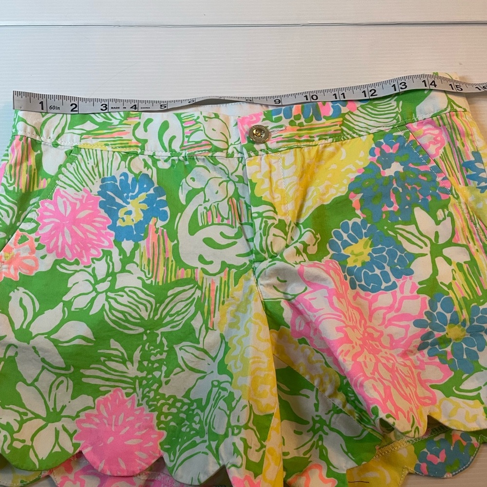 Lilly Pulitzer Women’s Hibiscus Stroll The Buttercup Shorts Scalloped Size 2 - Picture 9 of 9